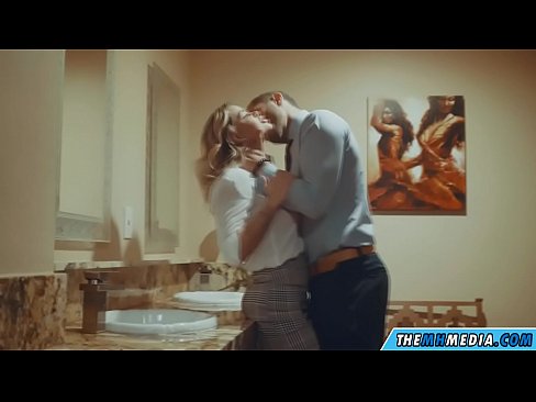 ❤️ когда грудастая блондинка соблазняет тебя в общественном туалете ❤❌ Качественный секс на порно сайте shufflesex.ru